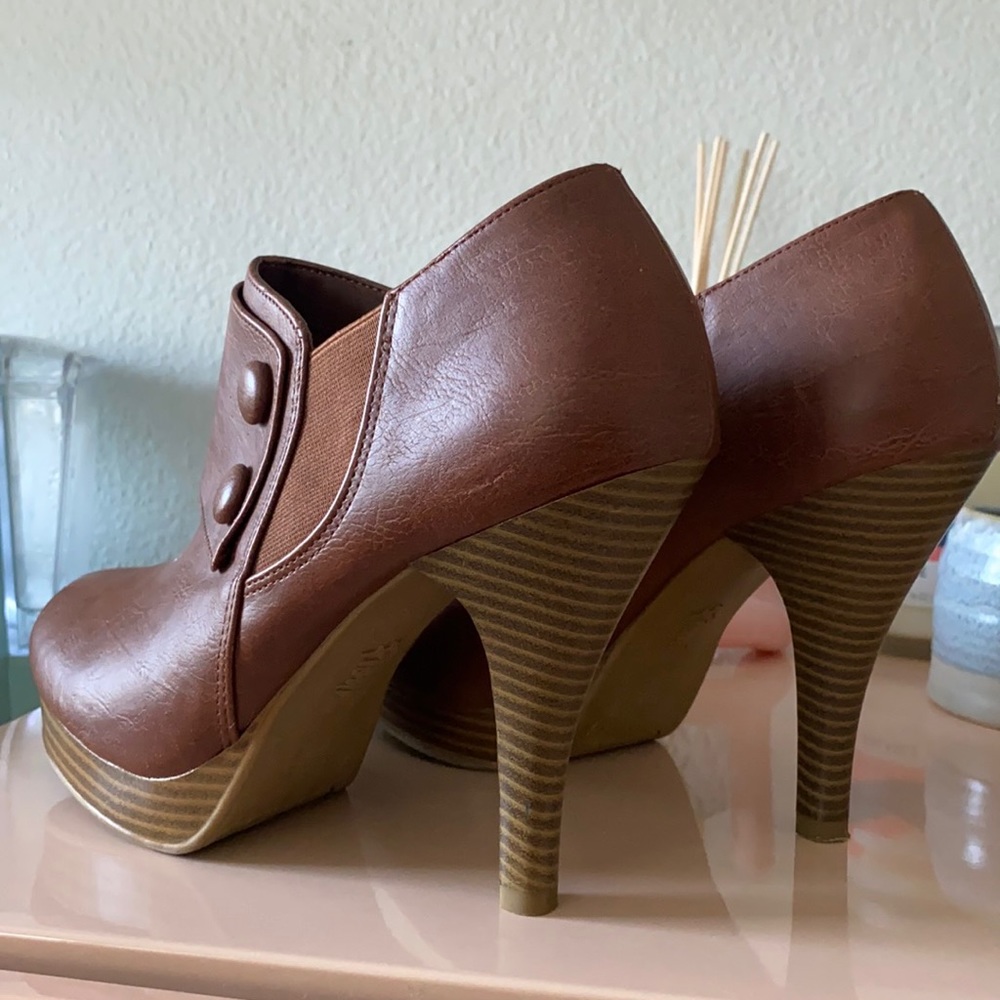 Fioni platform heeled bootie